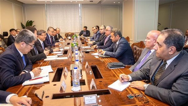 اقتصادية قناة السويس توقع عقد مشروع شين فينج الصينية لمنتجات الحديد بالمنطقة الصناعية بالسخنة