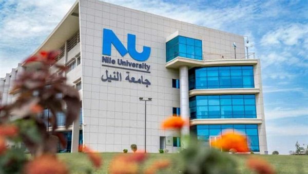 طلاب جامعة النيل ينظمون معرضا للمنتجات المحلية المصنوعة بأيديهم دعما لشعار 