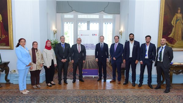 رئيس الرقابة المالية والسفير البريطاني يشهدان تخريج 9 شركات ناشئة من برنامج مسرعة التمويل المناخي 