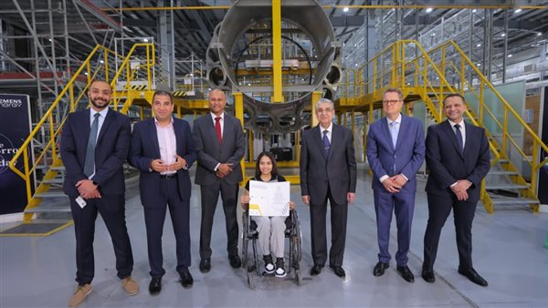 وزير الكهرباء يشهد تدشين تشغيل نظام الطاقة الشمسية الكهروضوئية في مركز مصر للخدمات