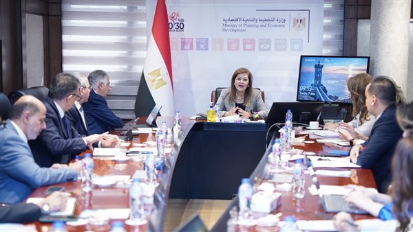 وزيرة التخطيط تبحث مع الرئيس التنفيذي للمؤسسة الدولية الإسلامية والرئيس التنفيذي بالإنابة للمؤسسة الإسلامية لتنمية القطاع الخاص سبل التعاون