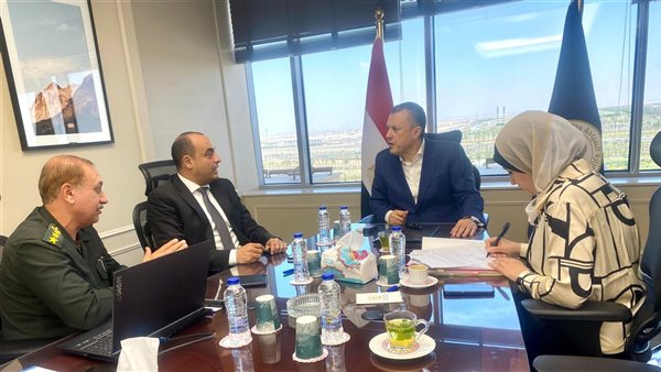 وزير السياحة يناقش خطة مشروعات العام المالي المقبل