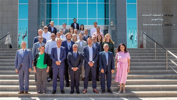 قناة السويس تستقبل وفد الشركات والمؤسسات العاملة في الوقود الأخضر والجهات الرسمية الهولندية 