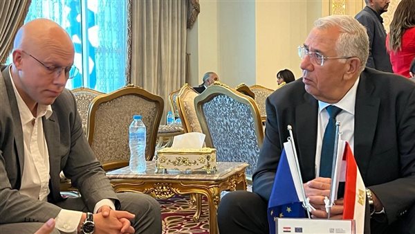 وزير الزراعة يبحث مع إحدى كبريات الشركات الهولندية التعاون في إنتاج وتسويق تقاوي البطاطس