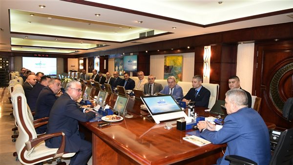 رئيس قناة السويس ورئيس الهيئة الاقتصادية يشهدان توقيع عقد بين انتيبوليوشن إيجيبت والمصرية للتوريدات