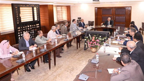 وزير الزراعة يؤكد على تنفيذ توجيهات الرئيس بتحصيل مستحقات الدولة وانهاء إجراءات التقنيين