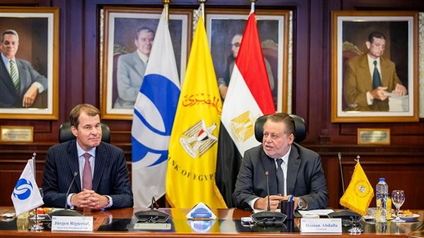 محافظ المركزي يوقع على ميثاق 