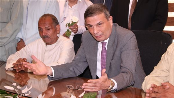 علاء فاروق يلتقي عددا من المزارعين في أول يوم عمل له بوزارة الزراعة