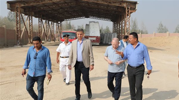 وزير الزراعة يفاجئ الجمعيات الزراعية بالبحيرة والمنوفية لمتابعة توافر الاسمدة
