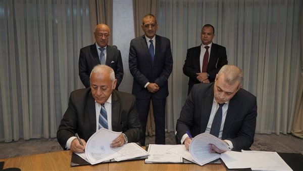 البنك الأهلي يتعاون مع مجمع الإصدارات المؤمنة والذكية في تصنيع الورق الخام للشيكات المصرفية المؤمنة