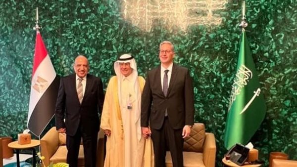 وزير الكهرباء يبحث مستجدات تنفيذ مشروع الربط الكهربائي المصرى السعودى