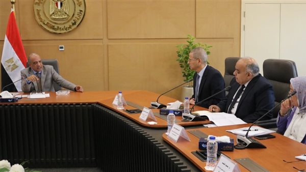  عصمت: إضافة قدرات توليديّة والانتهاء من مشروع الربط المصرى السعودى لتحقيق الاستقرار للشبكة القومية للكهرباء 