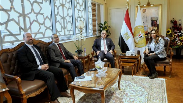 منال عوض ومحمد فريد يبحثان كيفية تعظيم الاستفادة من الحلول التمويلية بالقطاع المالي غير المصرفي