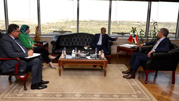 وزير السياحة يبحث مع سفير المملكة المغربية بالقاهرة تعزيز سبل التعاون المشترك
