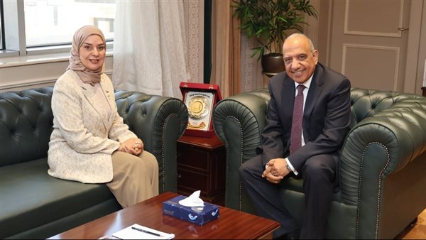وزير الكهرباء والطاقة يستقبل سفيرة البحرين بالقاهرة لبحث سبل دعم وتعزيز التعاون ومجالات الاستثمار
