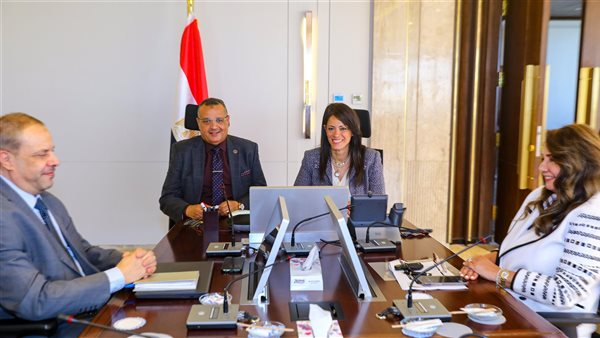 وزيرة التخطيط تتابع مع محافظ جنوب سيناء مشروعات الخطة الاستثمارية بالمحافظة