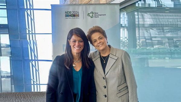 وزيرة التخطيط تناقش مع بنك التنمية التمويل بالعملات المحلية