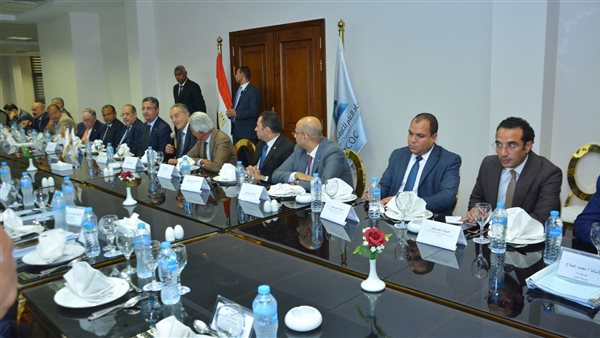 وزير التموين يلتقى رئيس الاتحاد العام للغرف التجارية المصرية ورؤساء الغرف التجارية لبحث آليات التعاون المشترك