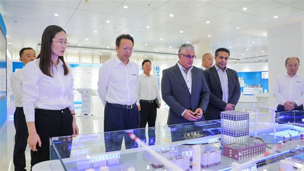 رئيس اقتصادية قناة السويس يلتقي مجموعة بيفار BEFAR Binhua المتخصصة في الصناعات الكيماوية