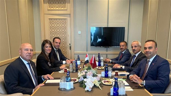 وزيرة التخطيط تلتقي وزيري النقل والبنية التحتية والمالية والخزانة بتركيا