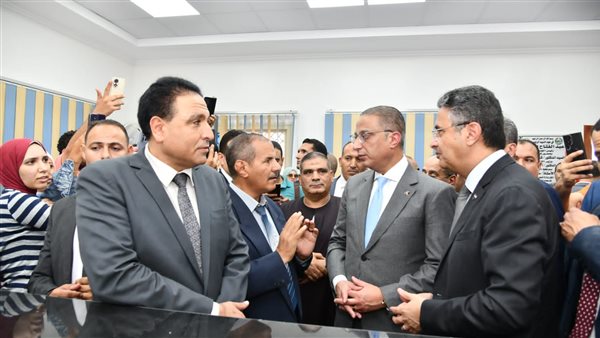 وزير التموين ومحافظ الفيوم يفتتحان مركز الخدمة المطور بمديرية تموين الفيوم