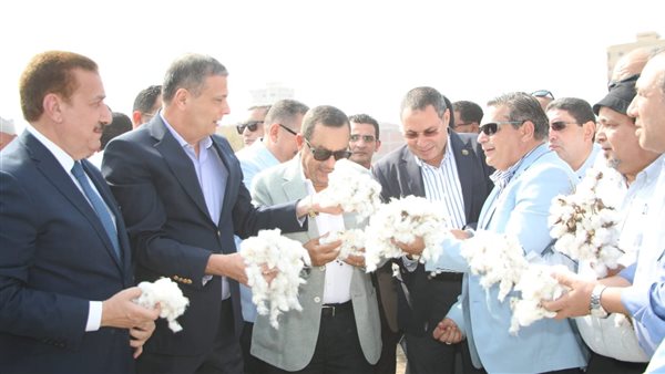 وزير الزراعة يفتتح موسم جني القطن في محافظة المنوفية بالتزامن مع احتفالات عيد الفلاح