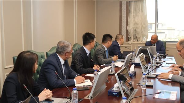 الكهرباء وهواوي يبحثان الاستعانة بأجهزة ذكية فى شبكات التوزيع لحساب الطاقة وكشف التلاعب 