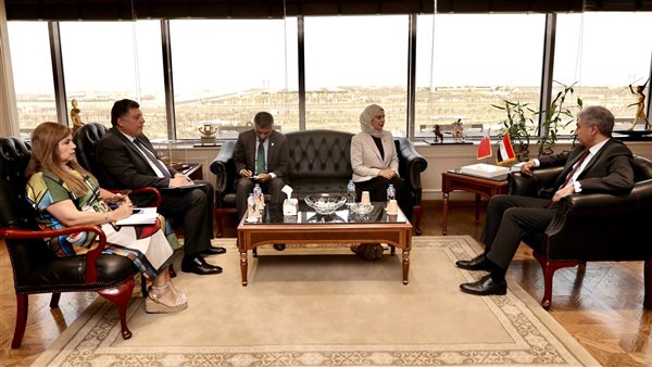 وزير السياحة وسفيرة البحرين يناقشان سبل التعاون المشترك بين البلدين