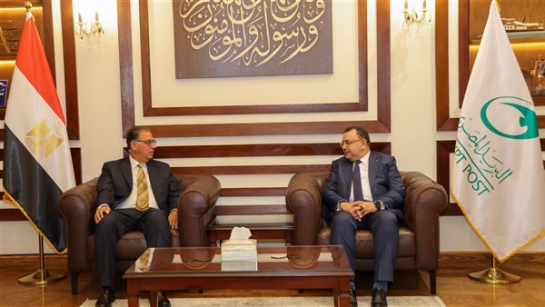 رئيس البريد يستقبل نائب وزير الخارجية للهجرة وشئون المصريين بالخارج لبحث سبل التعاون 