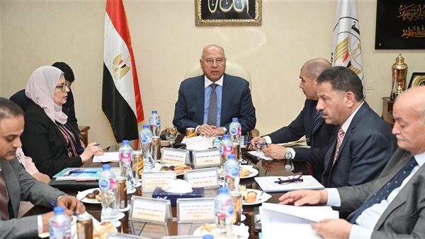 وزير الصناعة يترأس اجتماع مجلس إدارة الهيئة العامة لتنفيذ المشروعات الصناعية والتعدينية