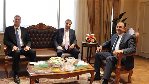 وزراء الزراعة وقطاع الأعمال والبترول يبحثون سبل تشجيع صناعة الأسمدة والتوسع إنتاجها