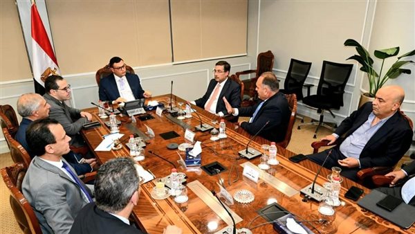 وزير الإسكان يتابع مع مسئولى بنك التعمير والإسكان وشركاته معدلات تسويق بعض مشروعات هيئة المجتمعات العمرانية الجديدة