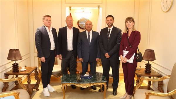 وزير الصناعة يبحث مع ممثلي شركة بادما البولندية إنشاء مجمع صناعي لإنتاج الأثاث بالعلمين الجديدة 