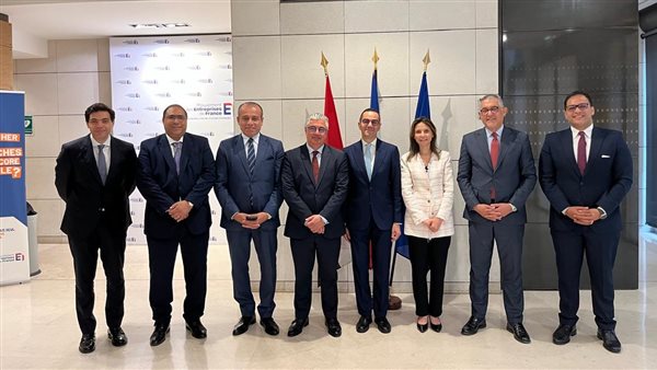 رئيس اقتصادية قناة السويس يختتم جولته لفرنسا بلقاء اتحاد أصحاب الأعمال الفرنسي 