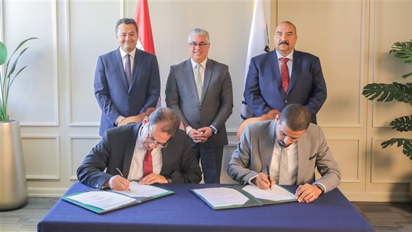  توقيع عقد المرحلة الأولى لمشروع PYRAMIDS ALU لإنتاج أنظمة تركيب ألواح الطاقة الشمسية بمنطقة السخنة الصناعية