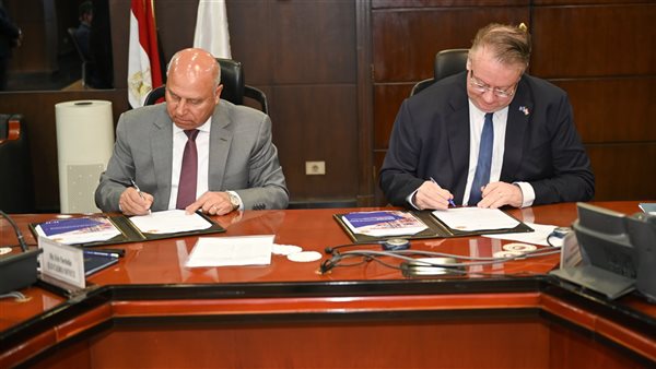  الصناعة والعمل الدولية توقعان وثيقة مشروع تعزيز البيئة الداعمة للإنتاجية من أجل العمل اللائق