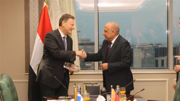 وزير الكهرباء يبحث مع وزير الطاقة اليوناني مستجدات تنفيذ مشروع الربط الكهربائي 