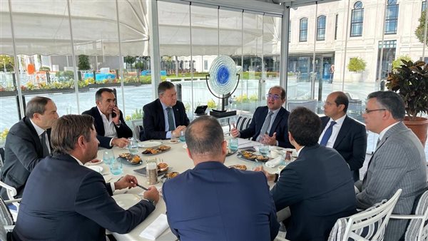 المالية: برامج ومبادرات داعمة للمستثمرين المحليين والأجانب وربط الحوافز بتحقيق النتائج