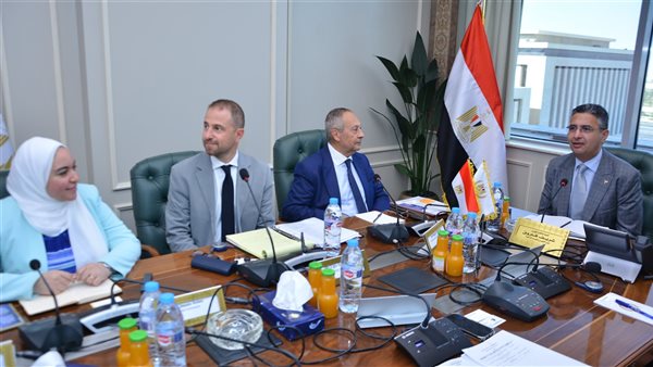 وزير التموين يعقد اجتماعًا مع بعثة البنك الدولي لتعزيز التعاون في مجالات الحماية الاجتماعية