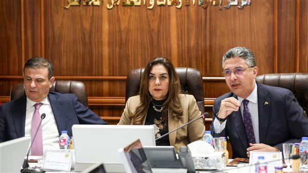 3 وزراء يعقدون اجتماعًا مع المحافظين لمتابعة توافر السلع الغذائية للمواطنين بالمحافظات
