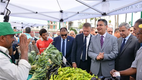 وزير التموين يفتتح مشروع سوق اليوم الواحد للمزارعين والمنتجات الغذائية بمحافظة الإسكندرية 
