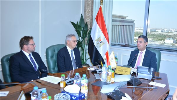 وزير التموين يلتقي الرئيس التنفيذي لشركة فيروم مصر لبحث خطط توطين صناعة الصوامع