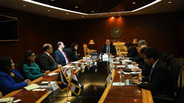  رئيس الرقابة المالية يلتقي ممثلي البنك الآسيوي للاستثمار في البنية التحتية