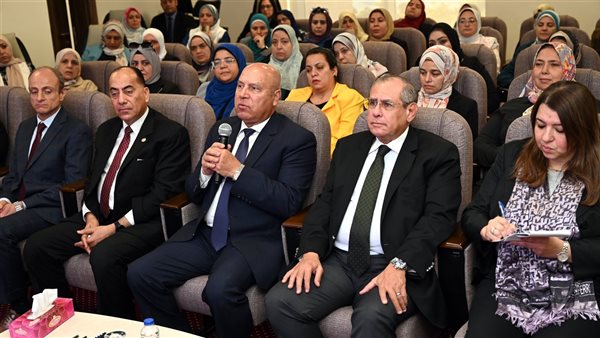  وزير الصناعة يشهد بدء أولى جلسات فعاليات البرنامج التدريبي 