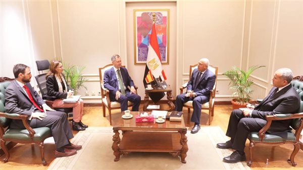  وزير الصناعة والنقل يبحث مع سفير إسبانيا بالقاهرة سبل تعزيز مجالات التعاون بين البلدين 