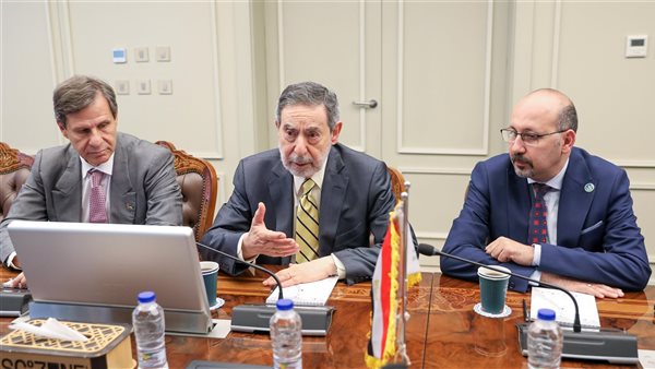 رئيس اقتصادية قناة السويس يستقبل وفد غرفة التجارة العربية البرازيلية لاستكشاف الفرص الاستثمارية 