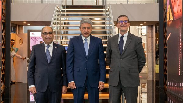 وزير السياحة يفتتح الجناح المصري المُشارك في المعرض السياحي الدولي بلندن