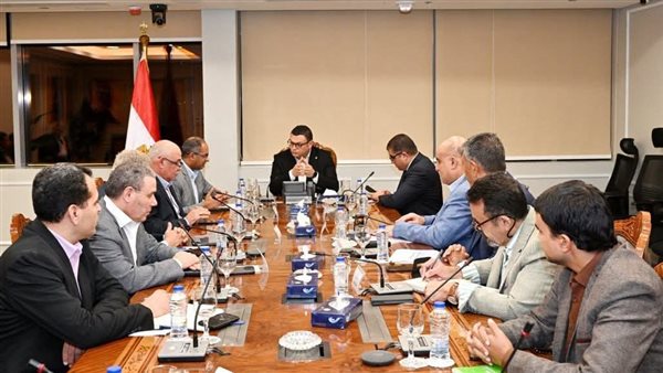وزير الإسكان يتابع تنفيذ مشروعات الخطة الاستراتيجية لتحلية مياه البحر حتى 2050