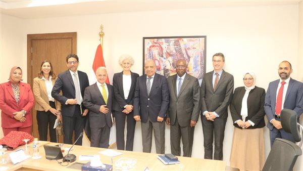 وزير الكهرباء يبحث مع وفد مؤسسة التمويل الدولية دعم وتعزيز التعاون المشترك