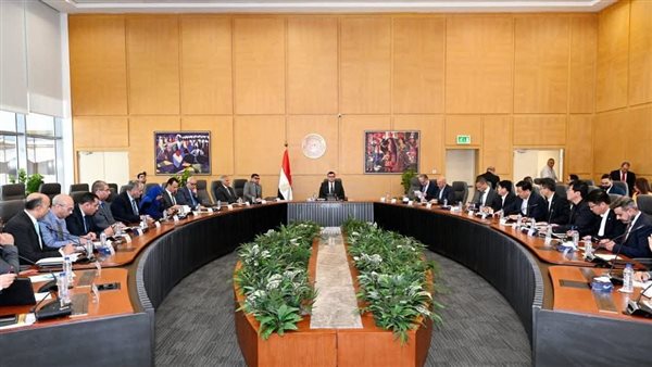 وزير الإسكان يتابع سير العمل بمشروع 